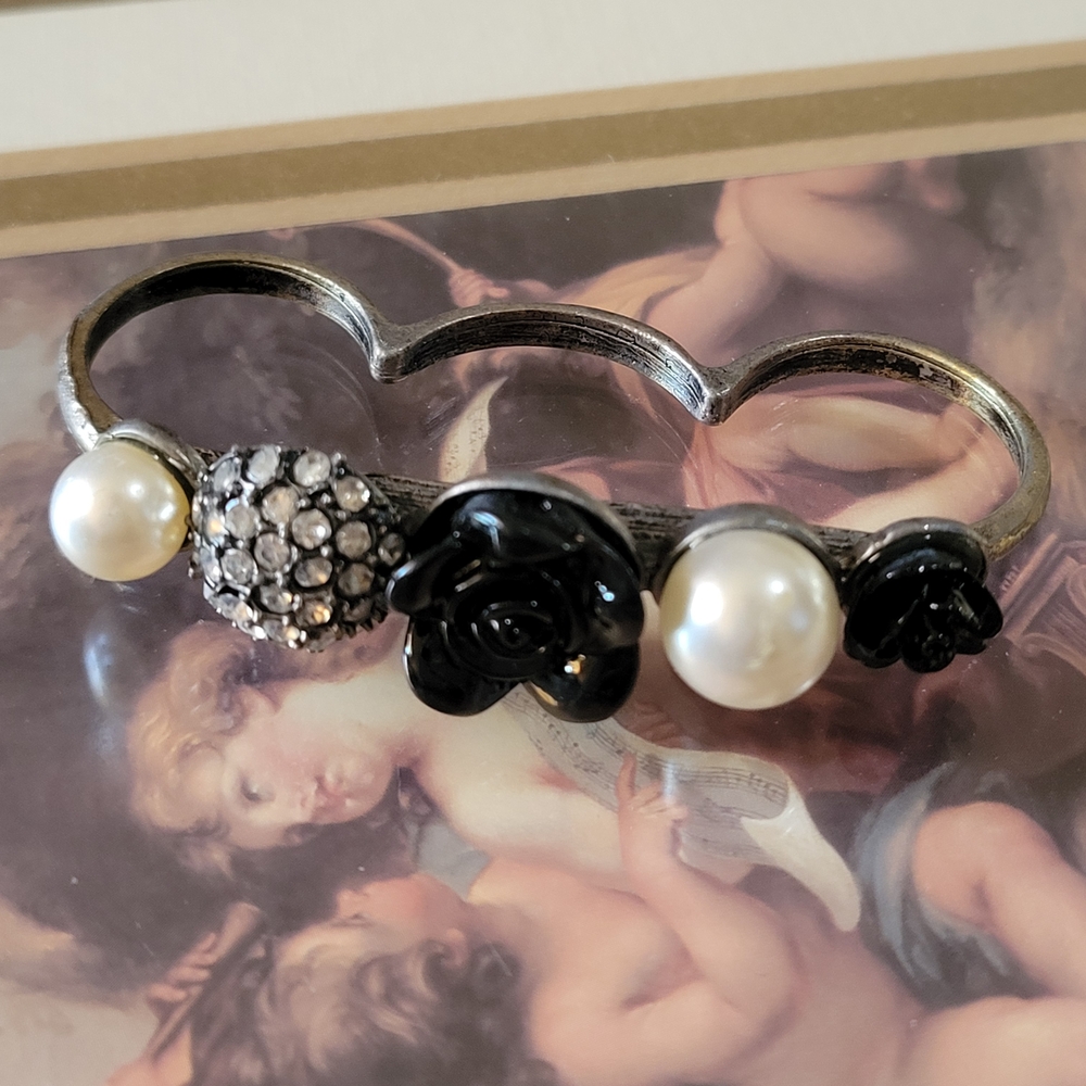 Elegant Black and Silver Floral Bracelet
